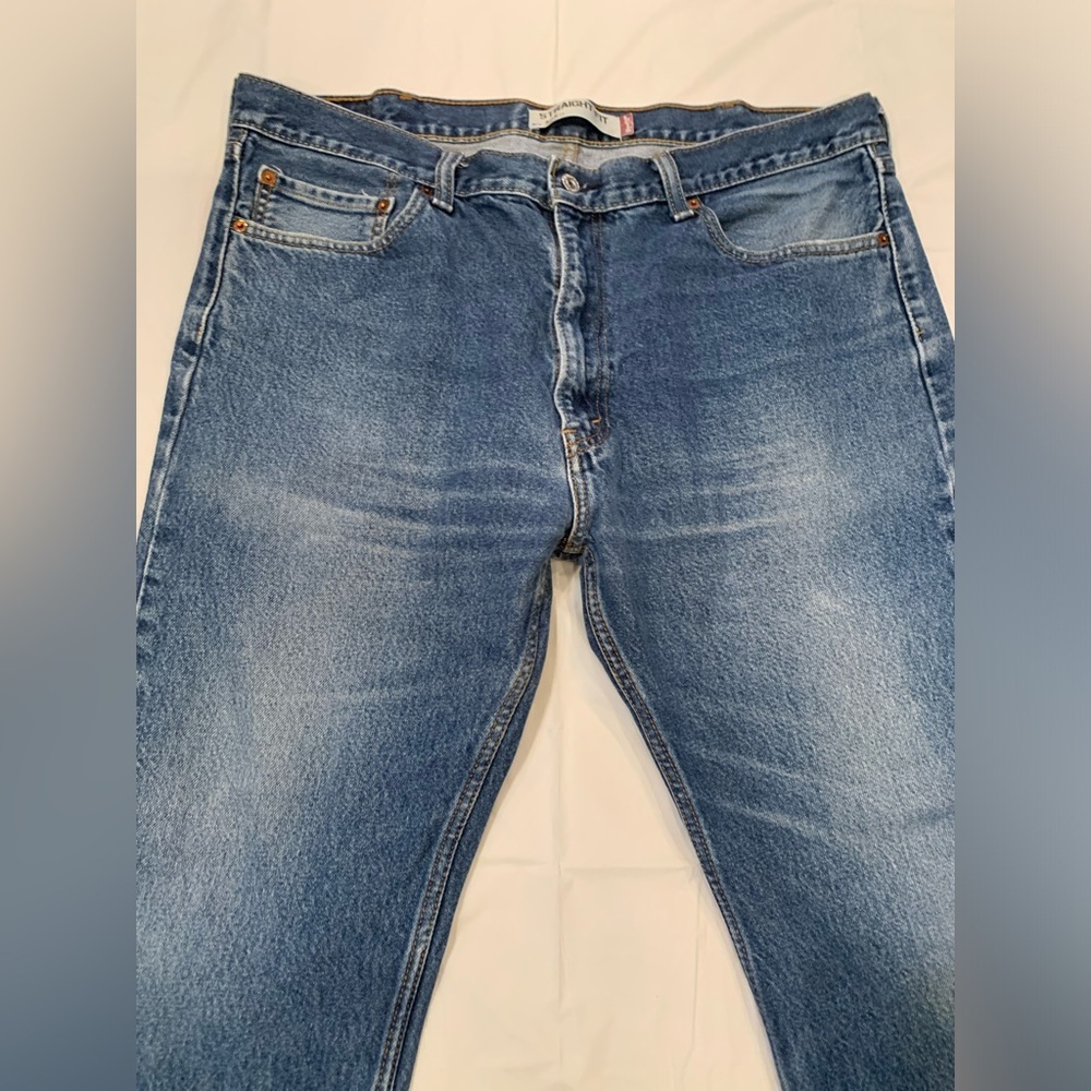 Levi's 505 Straight Fit Men's Heavy Denim Med Wash Jeans 40x30 - Picture 3 of 9
